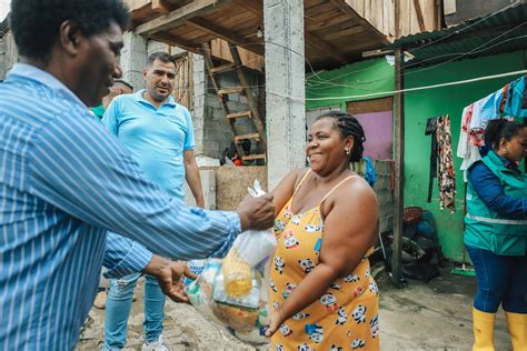 Damnificados De Esmeraldas Reciben Nueva Ayuda De La Prefectura