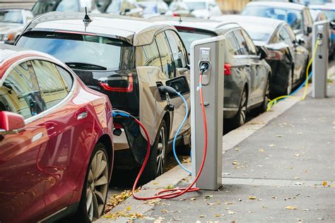 Auto Elettriche Arval Installa Nuove Colonnine In Italia