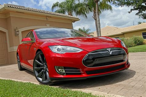 Tesla Model S P Red