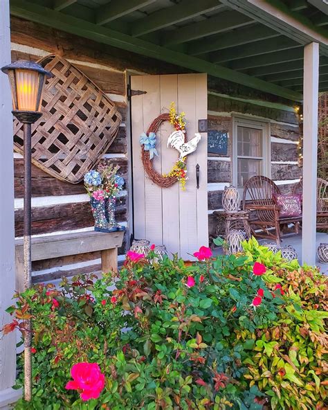 Pretty spring decor on the log cabin porch. I love it when the roses ...