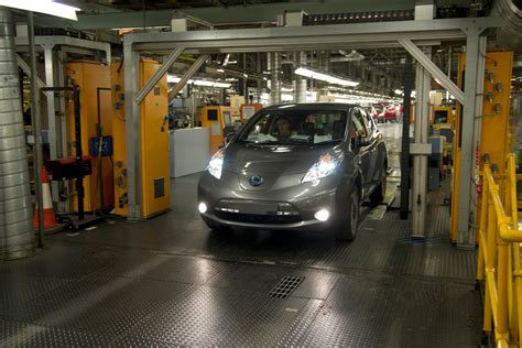 Nissan Sunderland Plant Starts Production of Leaf EV [Video ...