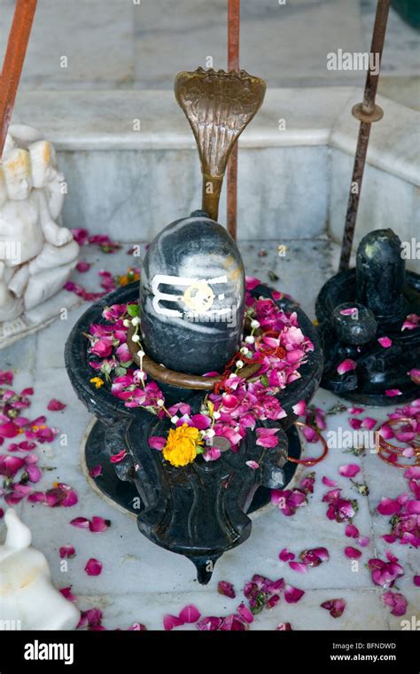 Shiva lingam temple hi-res stock photography and images - Alamy