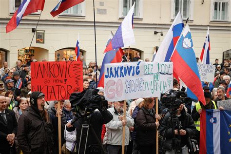 Janković se smeji celi Sloveniji v obraz ker mu to omogočajo Kučan