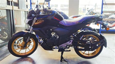 Yamaha Fz S V4 2023 E20 Metallic Black Mileage On Road Price New