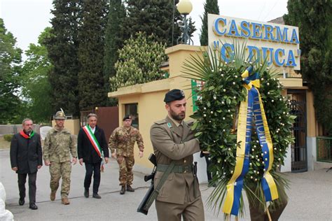 Ass Lella Alla Caserma Duca Cerimonia Di Deposizione Di Una Corona