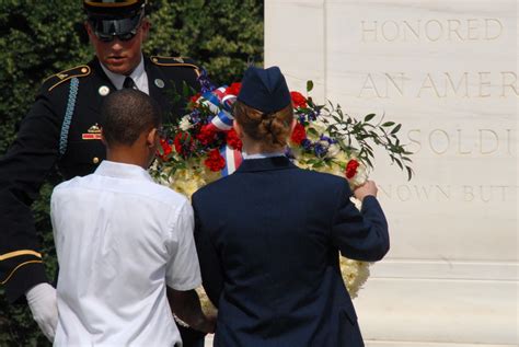 National History Day Participants Lay Wreath In Arlington Article