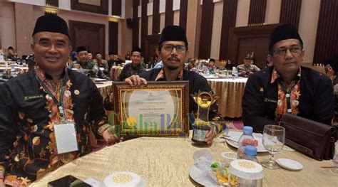 Ketua BAZNAS Garut Terima Penghargaan BAZNAS Jabar Award 2024