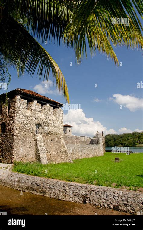 Guatemala Rio Dulce Castillo De San Felipe De Lara Aka Castillo De