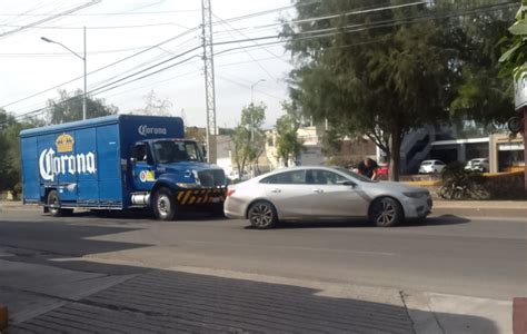 Cami N Cervecero Choca Contra Veh Culo Particular En Universidad