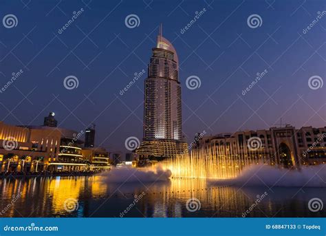 Mostra Das Fontes De Dubai Na Alameda De Dubai Foto De Stock Editorial