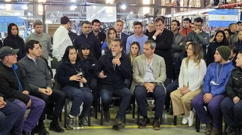 Elecciones 2023 Wado de Pedro recorrió una empresa en Tigre junto a