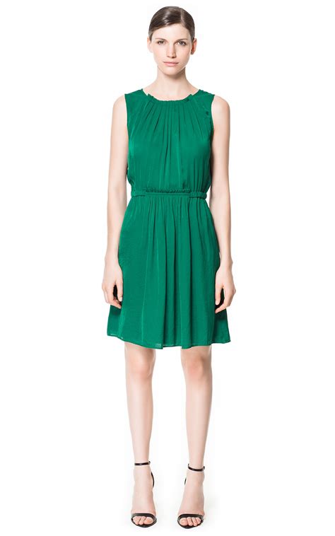 5 Maneras De Combinar Un Vestido Verde Vestidos Glam