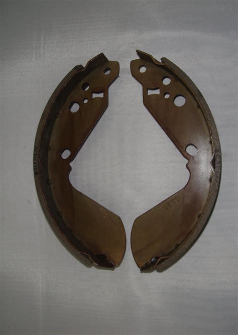 Auto Spare Car Parts Ceramic Less Dust Brake Shoe For Suzuki K