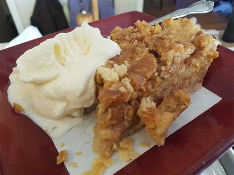 Dutch Apple Pie With Ice Cream