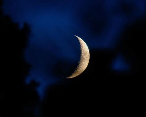 waxing crescent  october    pm waxing crescent