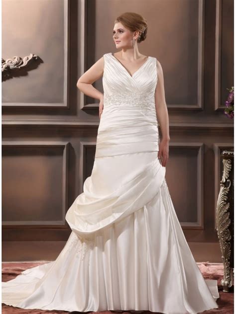 Robe de mariée forme trapèze en satin asymétrique col en V traîne chapelle