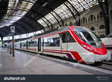 326,098 Train On Platform Images, Stock Photos & Vectors | Shutterstock