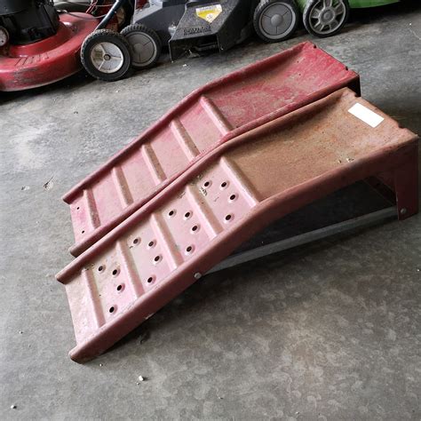 SET OF RED METAL CAR RAMPS - Big Valley Auction