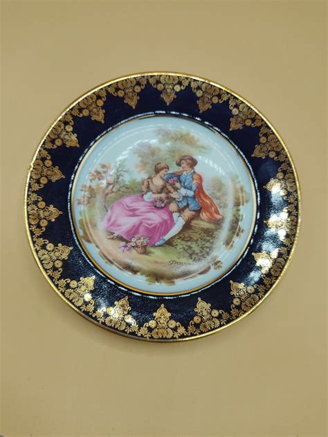 Assiette porcelaine de Limoges décor Fragonard bleu de four scène