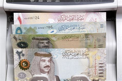 Bahraini Dinar In A Counting Machine Stock Photo At Vecteezy