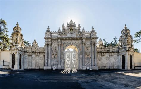 Дворец Долмабахче в Стамбуле: фото, описание и детали