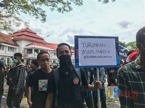 Unik Dan Kreatif Ini Kompilasi Poster Poster Aksi Demo Mahasiswa Di