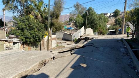 Evacuan A 50 Familias Y 40 Viviendas Por Derrumbe A Causa De Lluvias En