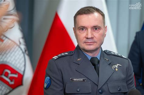 Briefing prasowy z udziałem Cezarego Tomczyka zdjęcia