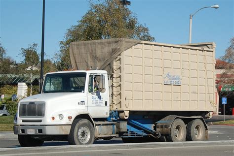 ADVANTAGE DISPOSAL RECYCLING FREIGHTLINER ROLL OFF TRASH TRUCK A