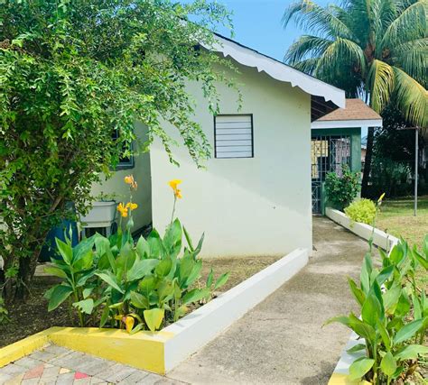 Meticulously Maintained House For Sale In Bogue Village Montego Bay