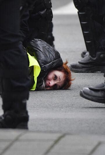 Gelbwesten Proteste Erreichen Belgien Und Niederlande Eskalation In