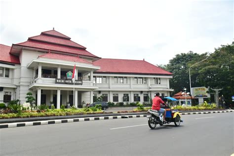 Komisi A Kritisi Larangan Parkir Balai Kota Malang Posco Media