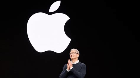 Apple Becomes First Company To Hit 3 Trillion Market Value Then Slips