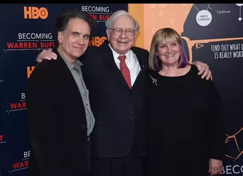 Warren Buffett gives his three children entire $143.1 billion to donate ...