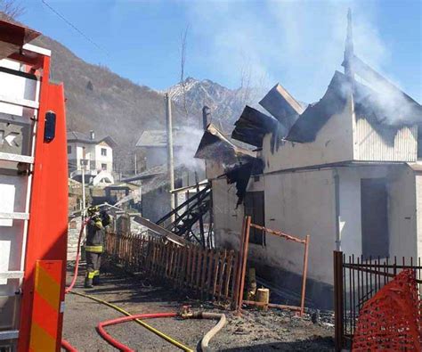 Chialamberto Le Fiamme Devastano Un Abitazione In Frazione Mottera Foto