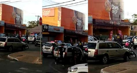 Bandidos armados invadem loja e fazem clientes e funcionários reféns no