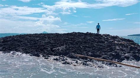 Penampakan Pulau Baru Di Kepulauan Tanimbar Maluku Pasca Gempa 7 9 SR