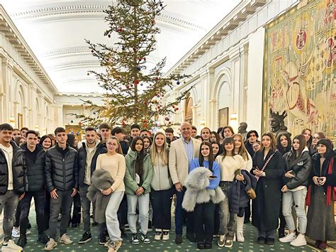 Un Grup De Elevi Ai Colegiului Dobrogean Spiru Haret Au Vizitat Palatul