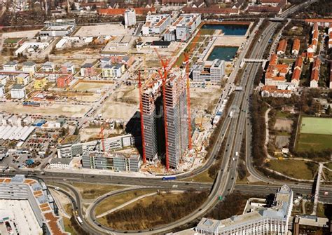 München von oben Baustelle zum Neubau des Hochhaus Gebäudekomplexes