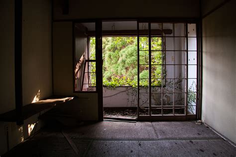 Inside One Of Japans Abandoned Hotels Simone Armer