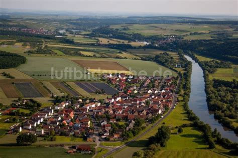 R Thlein Von Oben Dorfkern An Den Fluss Uferbereichen Des Main Im