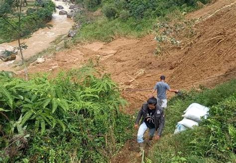 Korban Banjir Bandang Dan Tanah Longsor Leuwiliang Pamijahan Masih