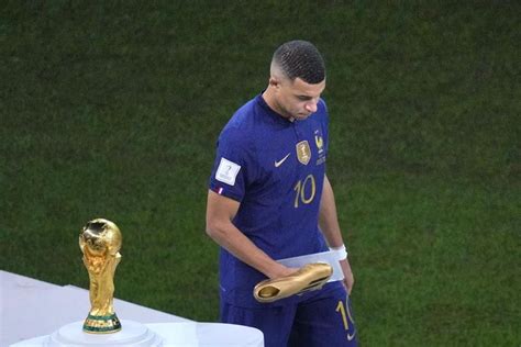 Un triste Mbappé gana la Bota de Oro El Diario