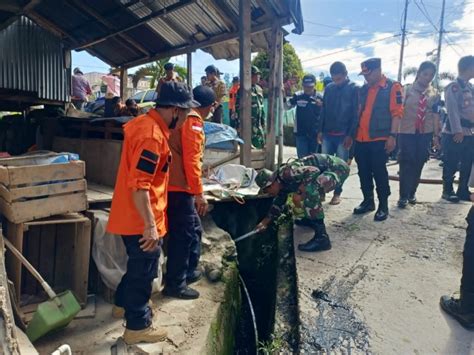 Tni Polri Pemda Dan Masyarakat Gotong Royong Bersihkan Selokan