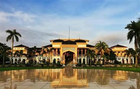 Wisata Sejarah Ke Istana Maimun Bukti Kejayaan Kesultanan Deli Di