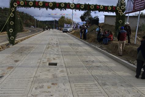 Supera pavimentación de caminos rurales en Oaxaca a supercarreteras