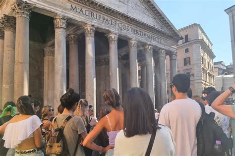 Walking Tour Of Rome With Trevi Fountain Pantheon Spanish Steps And