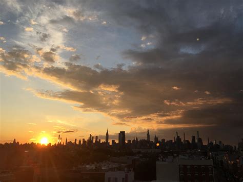 What time does sunset in nyc is changing daily this month 3