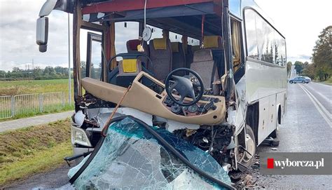 Wypadek z udziałem autokaru ze szkolną wycieczką Wielu uczniów w