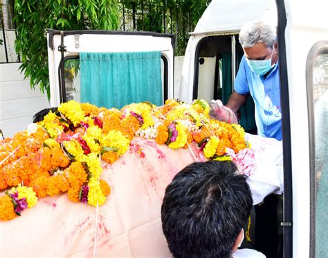 Mandira Bedis Husband And Filmmaker Raj Kaushals Funeral The Etimes